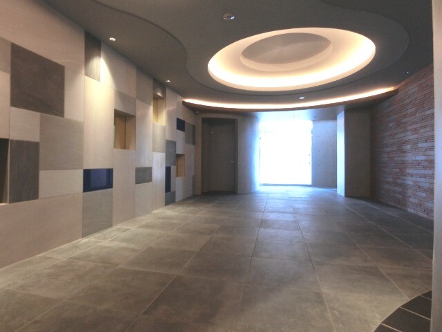 28/30 エントランス