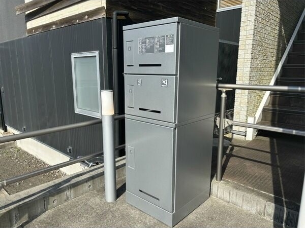 13/18 エントランス