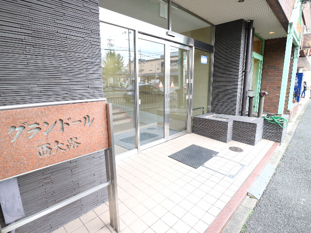 16/19 エントランス