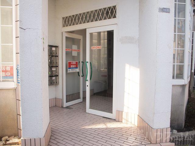 27/30 エントランス