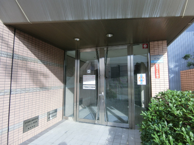 27/30 エントランス