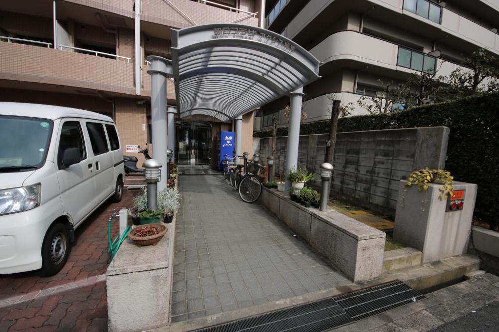 23/30 エントランス