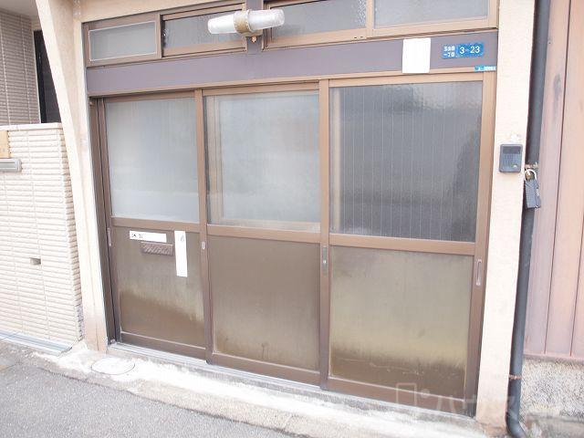 24/30 エントランス