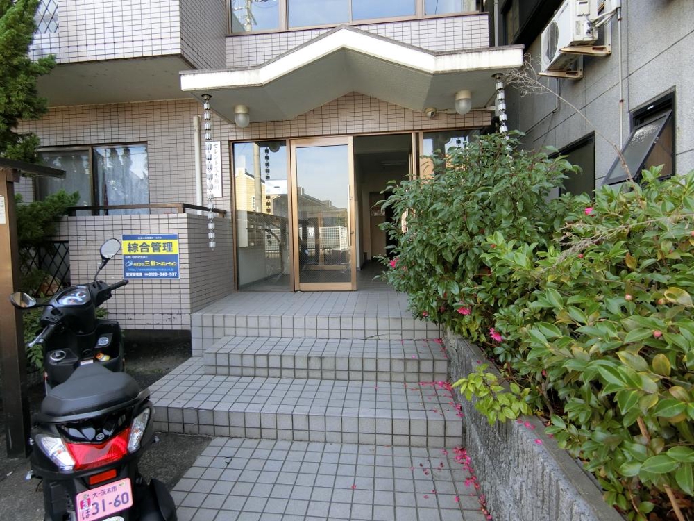 26/30 エントランス