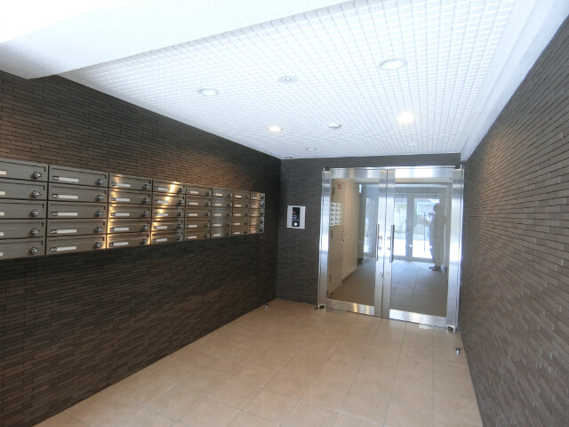 27/30 エントランス