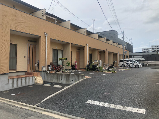 25/28 エントランス