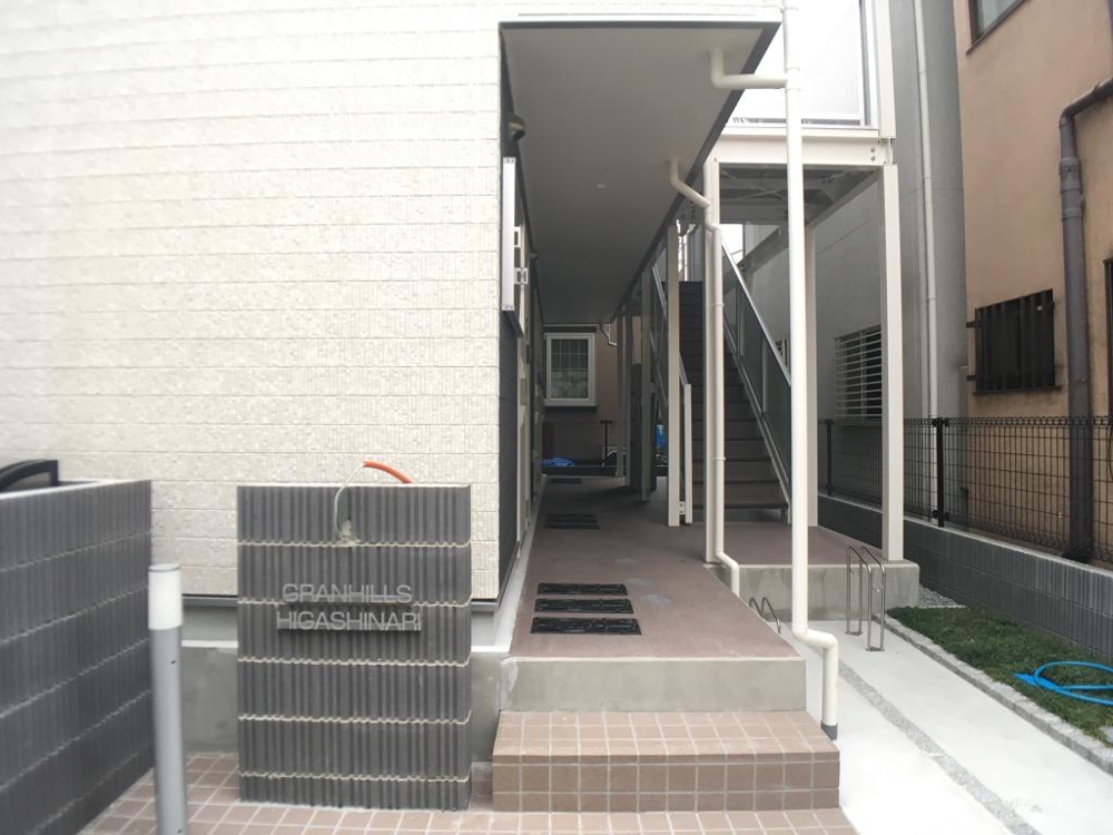 28/30 エントランス