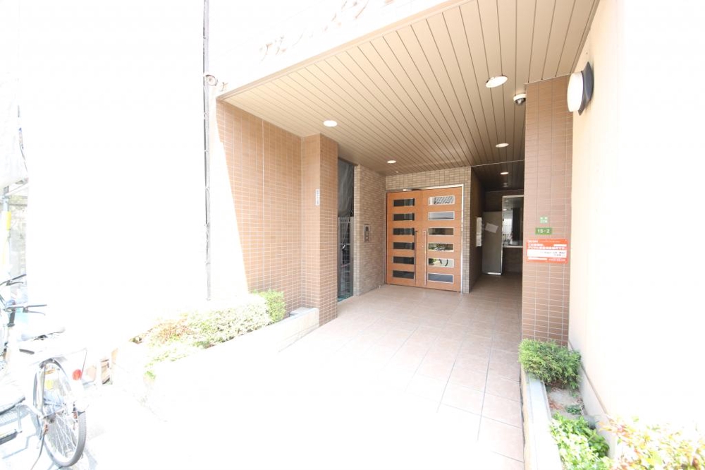 28/30 エントランス