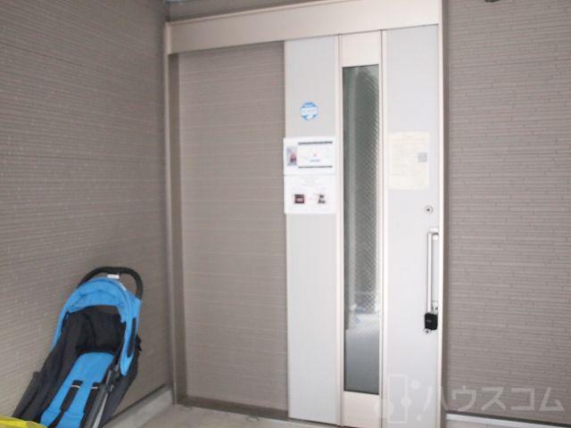 27/30 エントランス