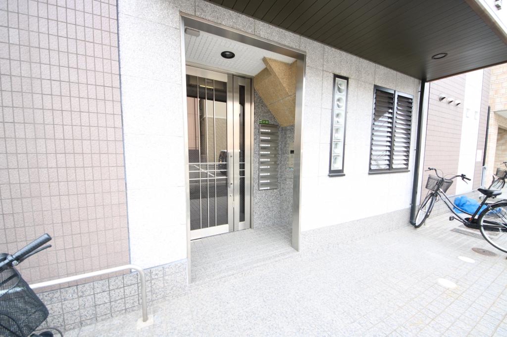 26/30 エントランス