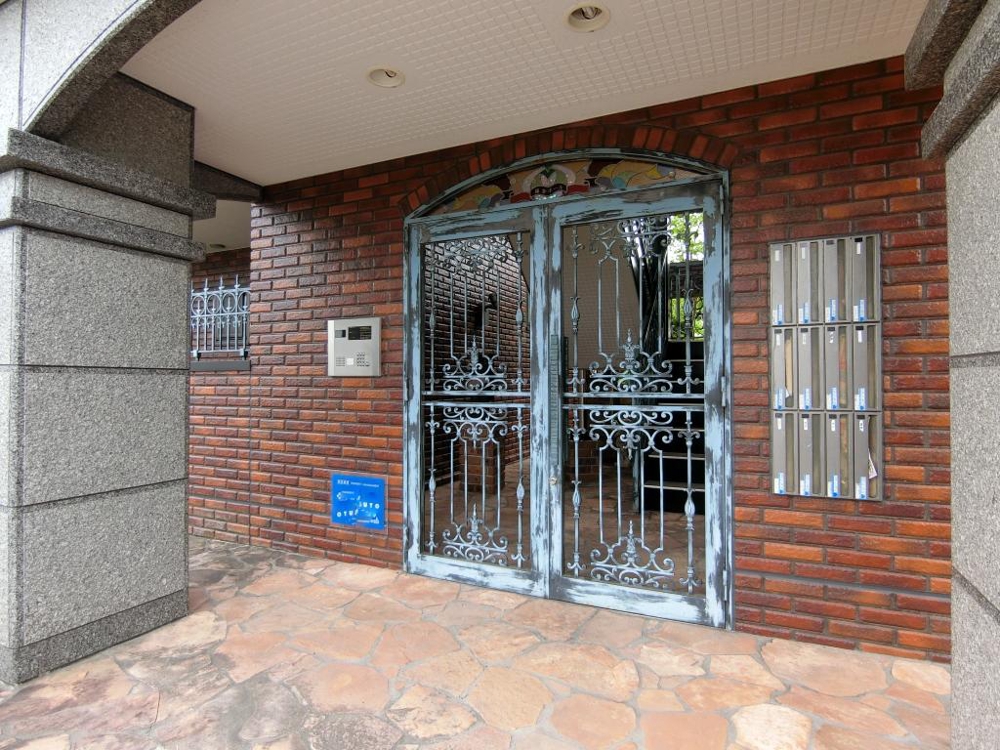 26/30 エントランス