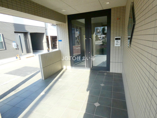 18/25 エントランス