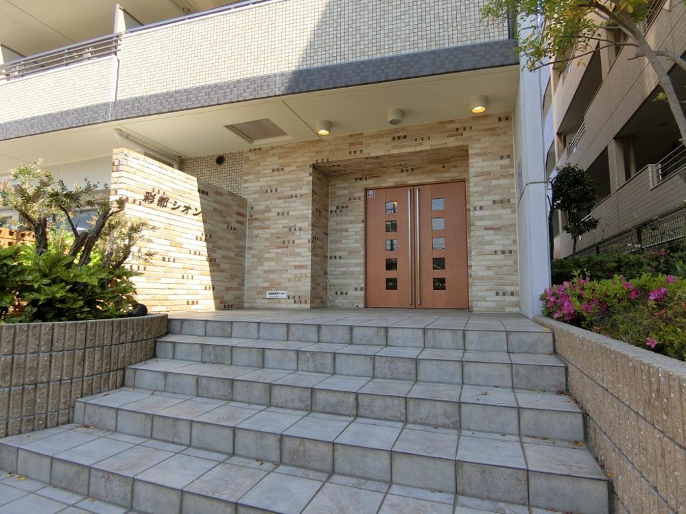 26/30 エントランス