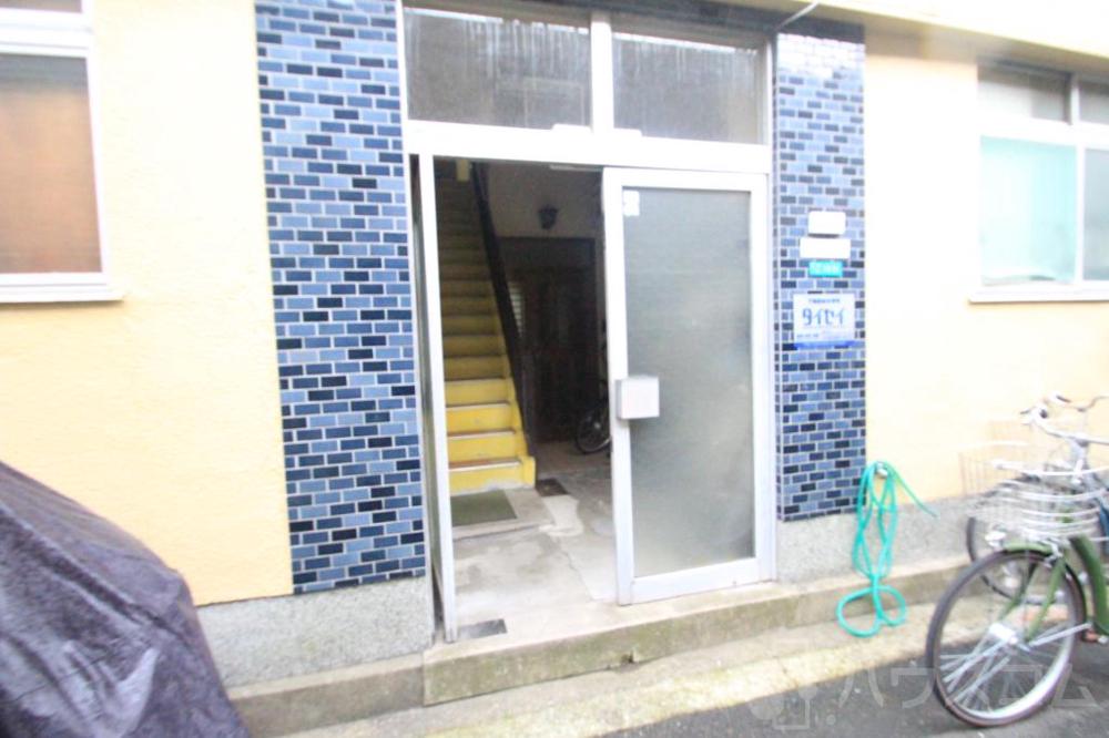 24/30 エントランス