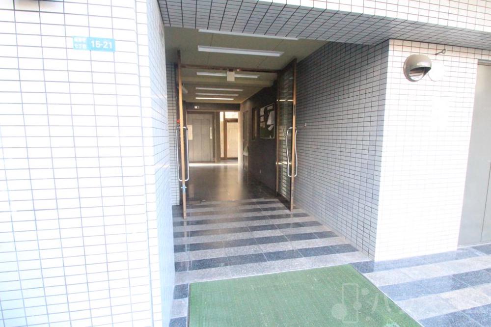 25/30 エントランス