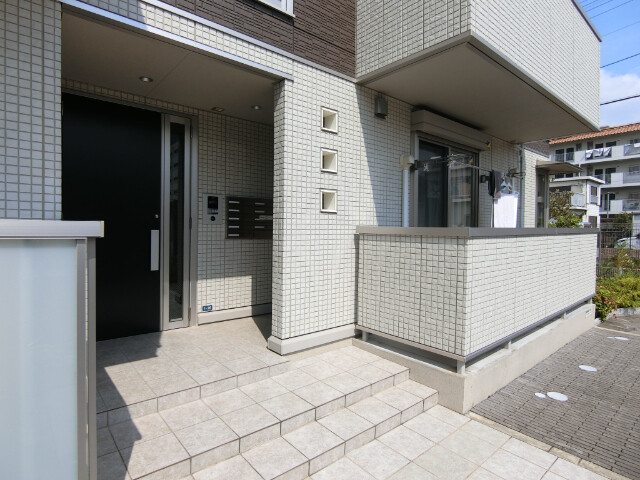 26/30 エントランス