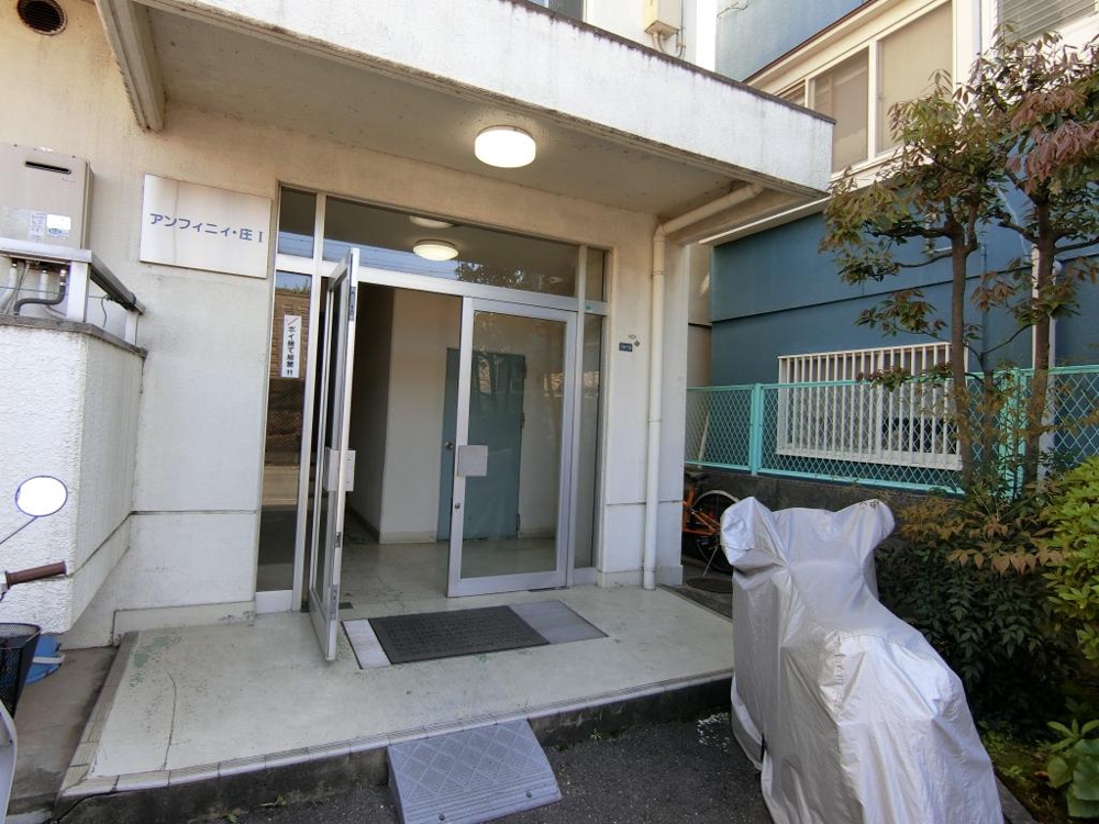 26/30 エントランス