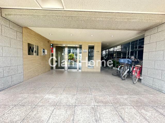 28/30 エントランス