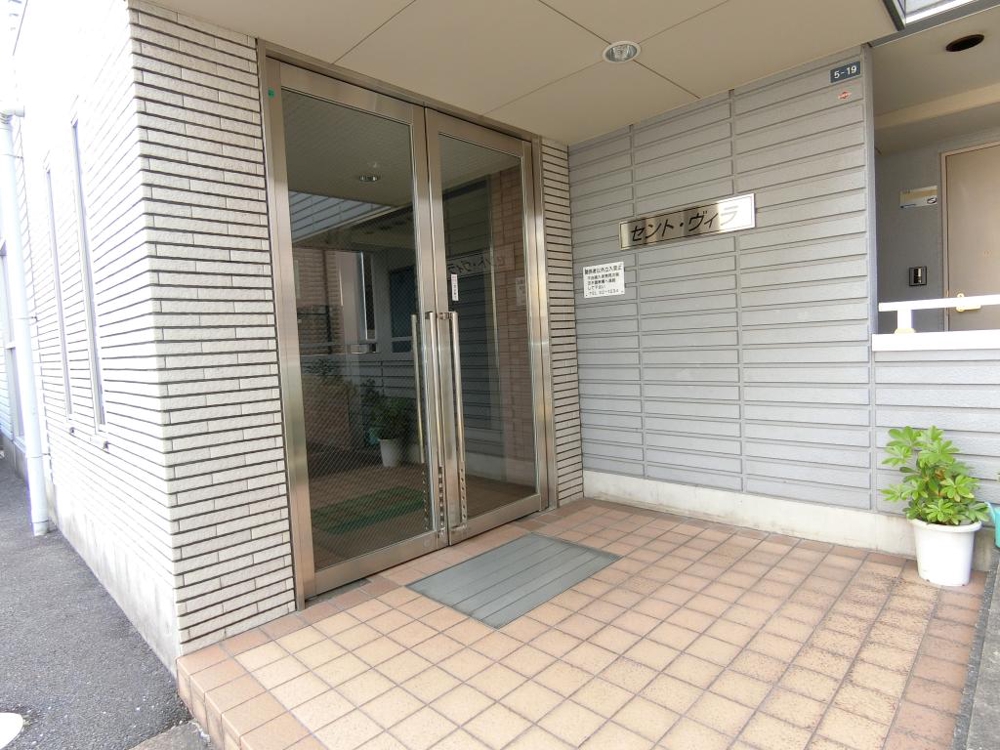 27/30 エントランス