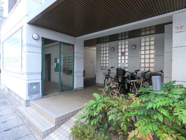 26/30 エントランス