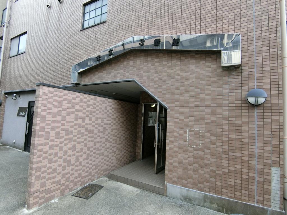 26/30 エントランス