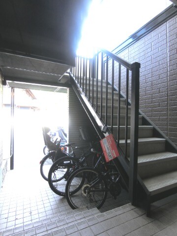 27/30 エントランス