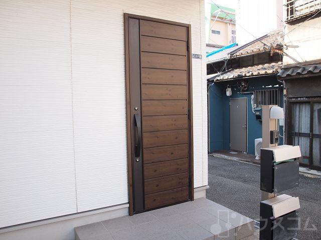 27/30 エントランス