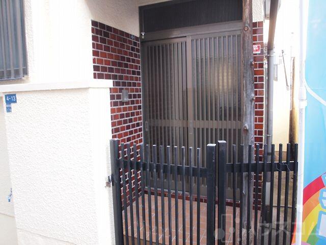 27/30 エントランス