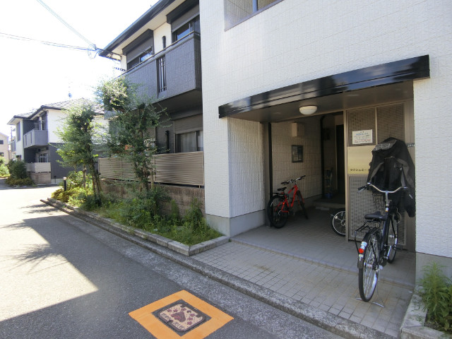 28/30 エントランス