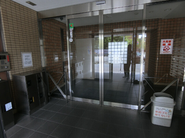 26/30 エントランス