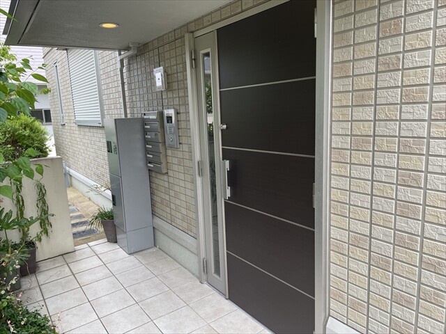 28/30 エントランス