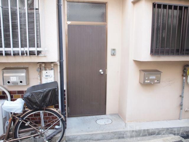 27/30 エントランス