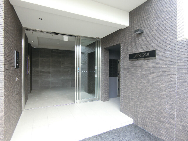 26/30 エントランス