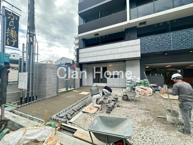 28/30 エントランス