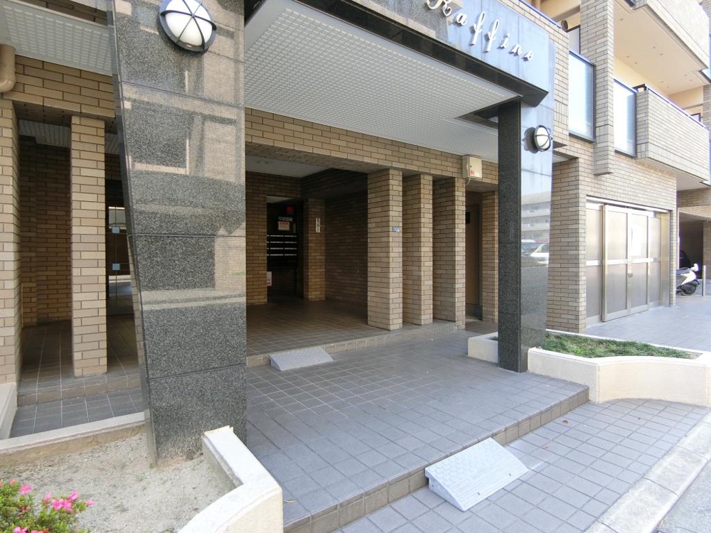 26/30 エントランス