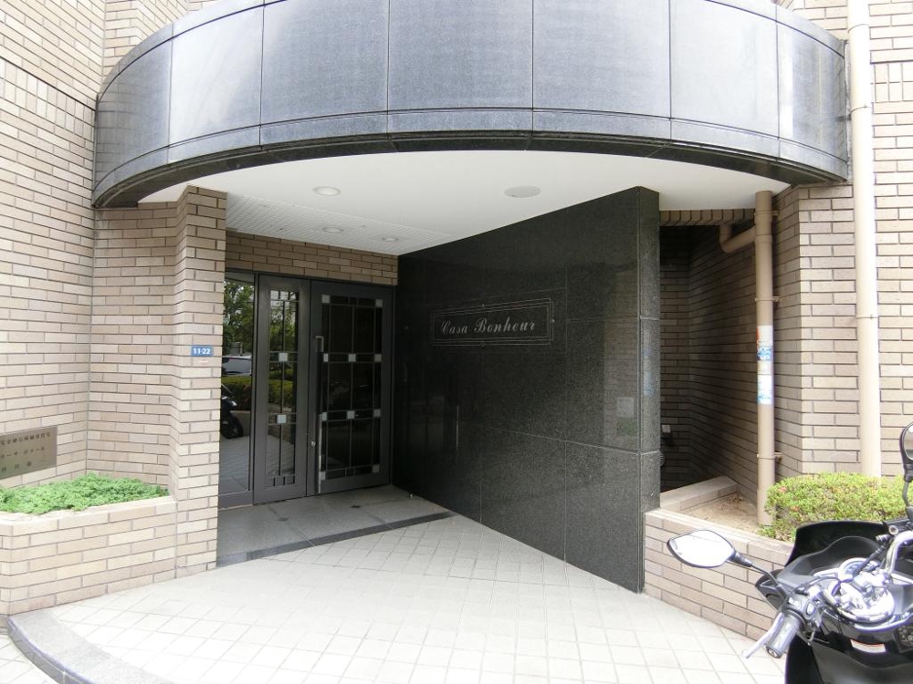 27/30 エントランス