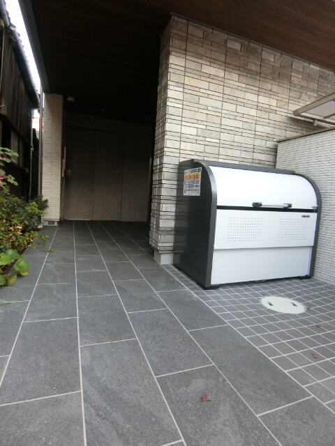 26/30 エントランス