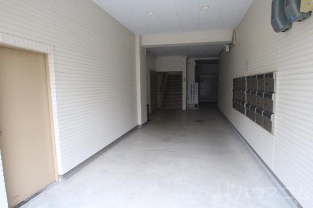 27/30 エントランス