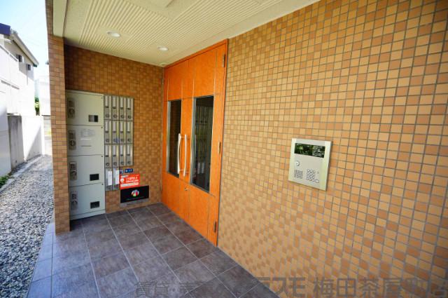 19/30 エントランス