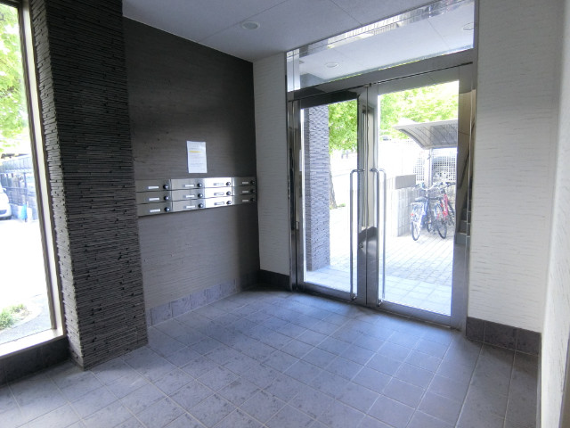 26/30 エントランス