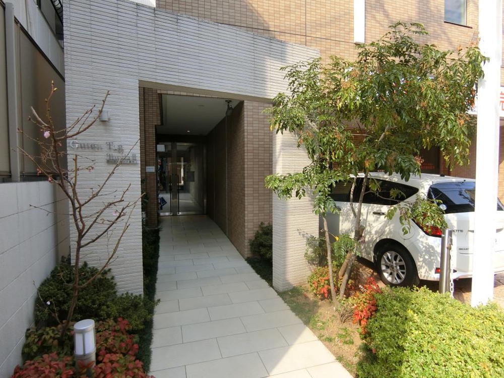 24/30 エントランス