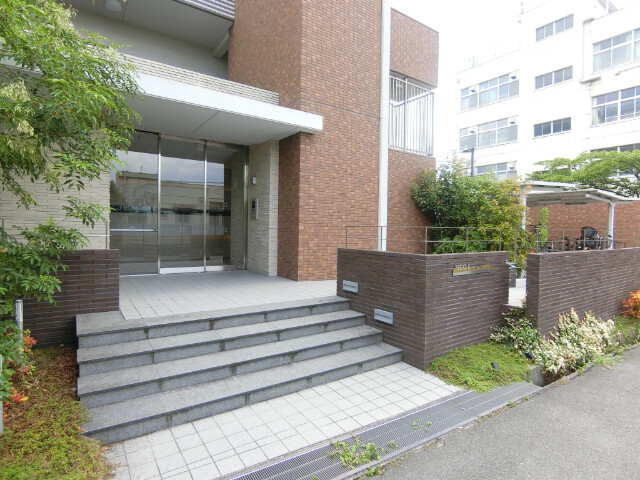 2/5 エントランス