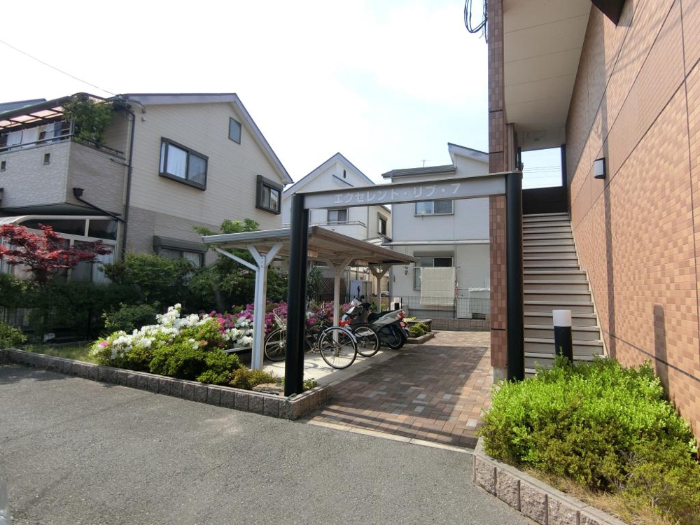 27/30 エントランス