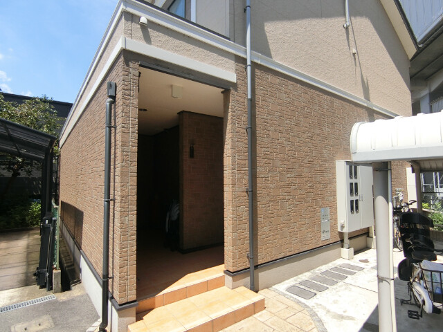 27/30 エントランス