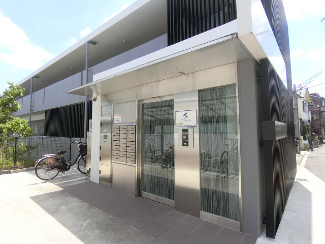 28/30 エントランス