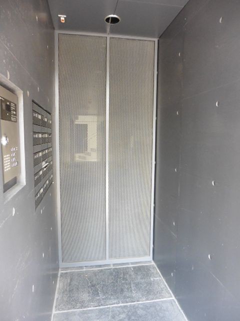 13/14 エントランス