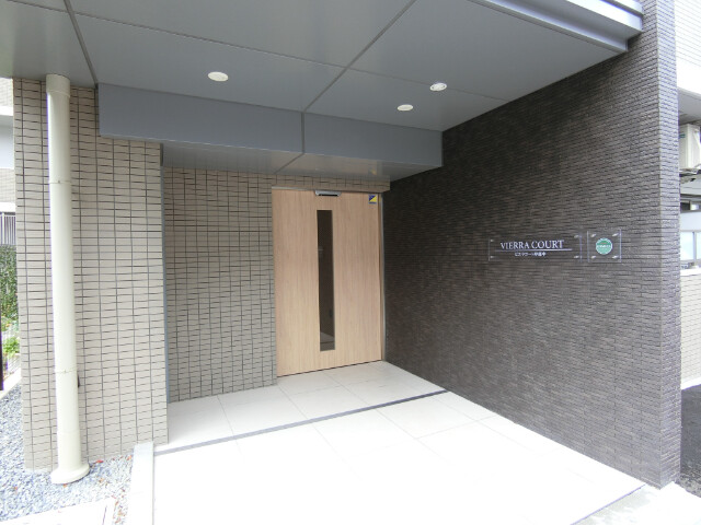 22/26 エントランス