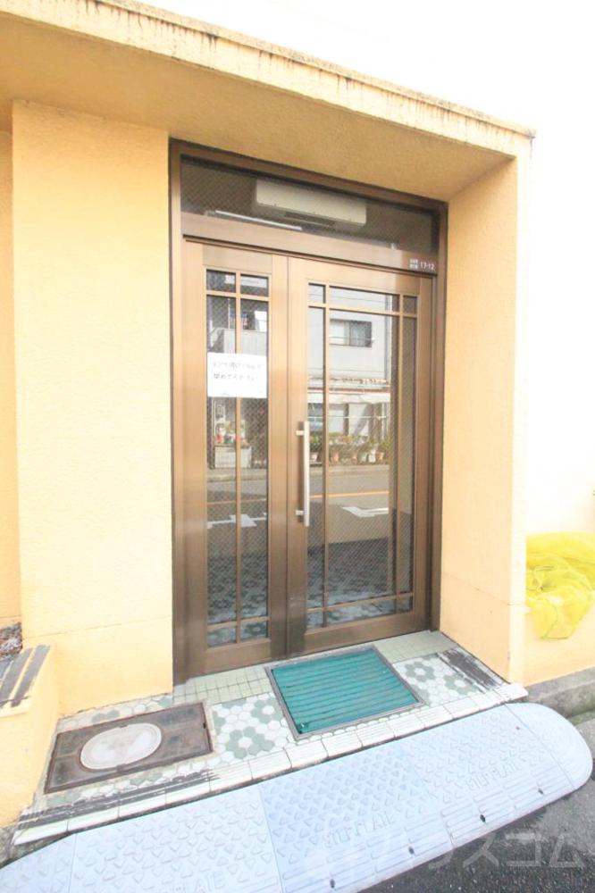 25/30 エントランス