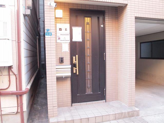 27/30 エントランス