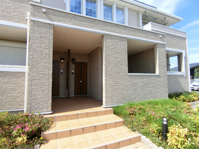 26/30 エントランス